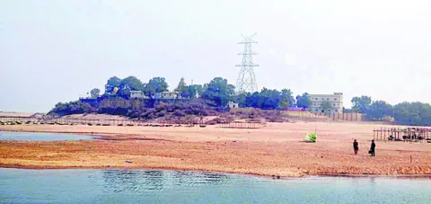 ఆదాయం మితం.. ఖర్చు అధికం 