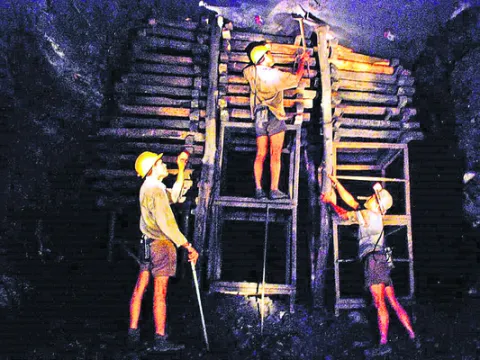 డీఎంఎఫ్‌టీ నిధులపై కేంద్రం నజర్‌
