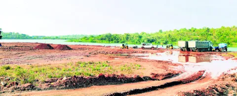 చెరువు పూడ్చుతున్నా.. కళ్లు తెరవరా?