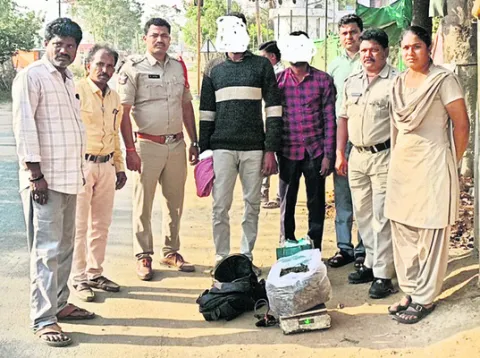 6 కిలోల గంజాయితో ఇద్దరు అరెస్టు 