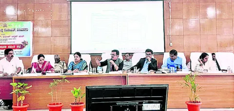 పేదలకు ఏడాదిలో లక్ష ప్లాట్లు అందిస్తాం