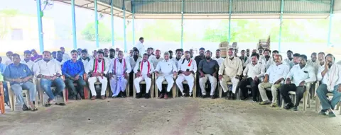 కాసుల బాల్‌రాజ్‌ను విమర్శిస్తే ఊరుకోం 