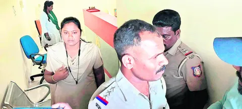 నగల రికవరీ పేరిట ఆంధ్ర పోలీసుల హల్‌చల్‌ 