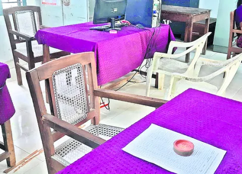 ఆరు నెలలుగా సెలవుల్లోనే.. 