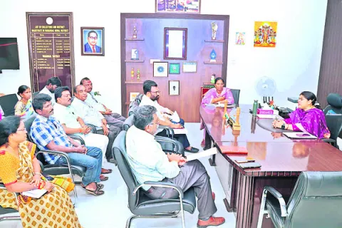 గ్రీన్‌ఫీల్డ్‌ హైవే రైతులతో ఆర్బిట్రేషన్‌
