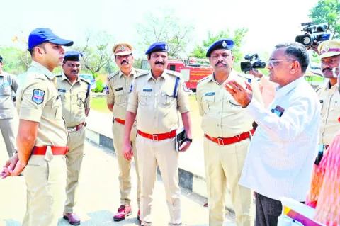 కౌంటింగ్‌ కేంద్రాల వద్ద పటిష్ట భద్రత