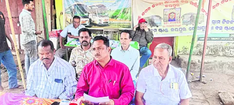 ప్రైవేటు బస్సు యజమానుల సమస్యలు పరిష్కరించాలి 