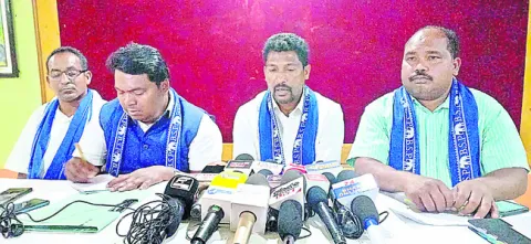 సమస్యలు పట్టించుకోని ప్రజాప్రతినిధులు 