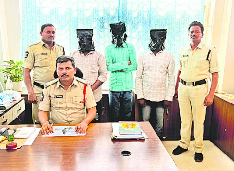 హత్యాయత్నం కేసులో ముగ్గురు నిందితుల అరెస్ట్‌ 