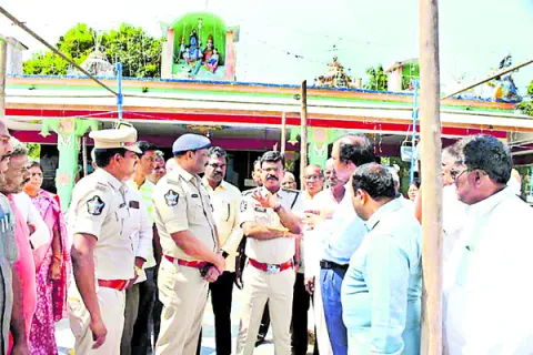 తిరునాళ్లలో సంస్కృతి, సంప్రదాయాలకు ప్రాధాన్యం ఇవ్వాలి 