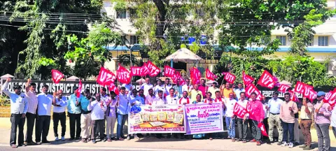 హామీలు నెరవేర్చకపోతే ప్రతిఘటన తప్పదు 