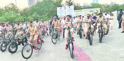 సమాజంలో బాధ్యతగా మెలగాలి 