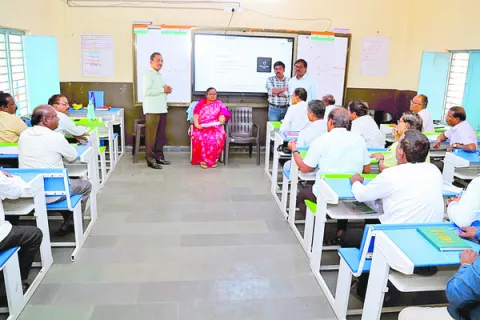 టెన్త్‌లో వందశాతం ఉత్తీర్ణత సాధించాలి