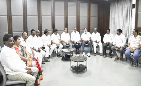 Ysrcp Leader Sajjala Ramakrishna Reddy Meeting With Arya Vaishyas