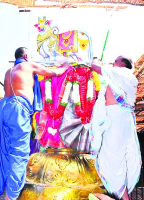 వైభవంగా ధ్వజారోహణం