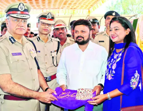 సొంతదారులకు చోరీ సొత్తు అప్పగింత 