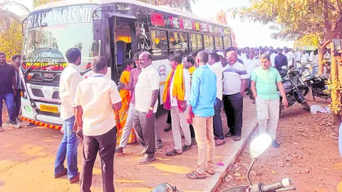 క్యాంపు రాజకీయాలు షురూ