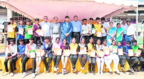 క్రీడలతో ఉజ్వల భవిష్యత్‌ 