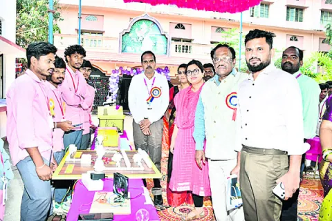 సాంకేతిక ఆవిష్కరణలతో సమాజాభివృద్ధి 