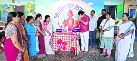 సరోజినీనాయుడు సేవలు చిరస్మరణీయం 