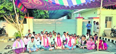 యాజమాన్యం ఒత్తిళ్లతోనే కార్మికుడి మృతి 