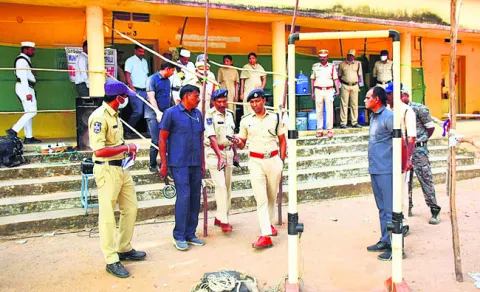 ● భద్రతను పర్యవేక్షించిన ఎస్పీ అశోక్‌కుమార్‌ 