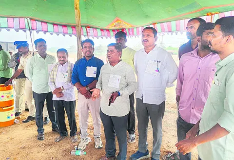  భోజనమైనా పెట్టరా?