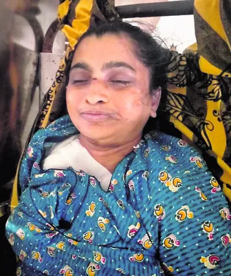 మృత్యువుతో పోరాడి.. హెడ్మాస్టర్‌ మృతి 