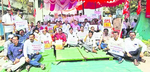 సమస్యలపై గళమెత్తిన ఉపాధ్యాయులు 