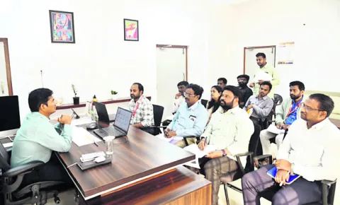 అందుబాటులో ఆధార్‌ సేవలు
