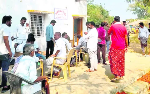 ● కార్యకర్తకు షోకాజ్‌ నోటీస్‌ ● విచారణ చేపట్టిన మానవహక్