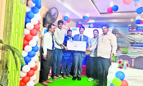 ఖాతాదారుల అవసరాలకు అనుగుణంగా సేవలు 