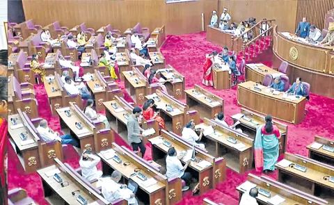 YSRCP slams Chandrababu Naidu government over fee reimbursement arrears