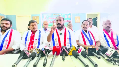 మున్సిపల్‌ చైర్మన్‌ పదవుల్లో 70 శాతం బీసీలకు ఇవ్వాలి
