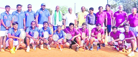 కొనసాగుతున్న బాల్‌ బ్యాడ్మింటన్‌ పోటీలు 
