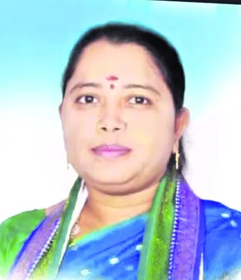 పథకాల పేరుతో మహిళలకు మోసం  
