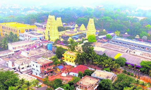 దొడ్డిదారిన శ్రీవారి దర్శనాలు 