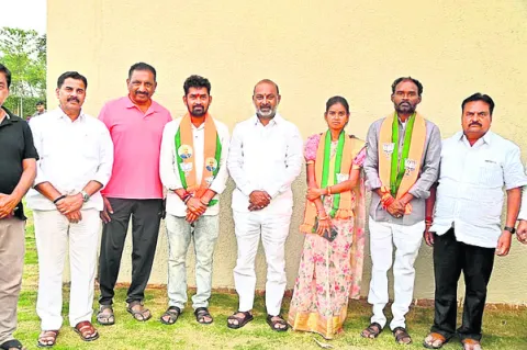 హంగ్‌ ఆర్భాటాలు