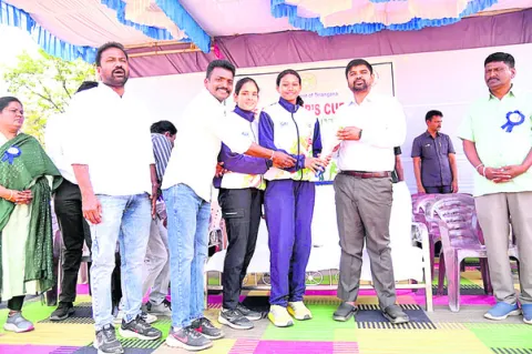 క్రీడానైపుణ్యం వెలికితీసేందుకే పోటీలు 