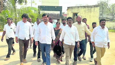 కాంగ్రెస్‌ నాయకులపై  చర్యలు తీసుకోవాలి
