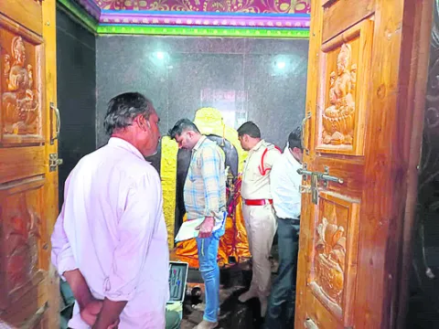 ఆలయంలో చోరీ