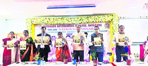 విద్యార్థులు దేశ పురోగతిలో భాగస్వాములు కావాలి