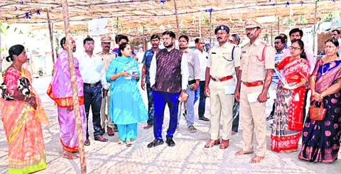 సోమేశ్వరాలయంలో ఏర్పాట్ల పరిశీలన
