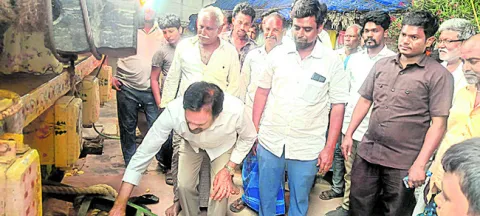 గుండవరం, గొడవర్రు గ్రామ ప్రభల వద్ద అంబటి ప్రత్యేక పూజలు