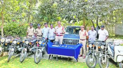 చోరీ కేసులో నిందితుల అరెస్ట్‌ 