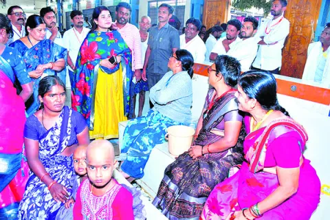 సేవాభావంతో వృత్తి ధర్మాన్ని నిర్వర్తించండి 