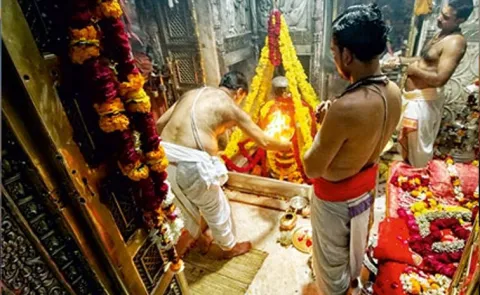 lakhs of devotees to gather at kashi vishwanath temple for maha shivratri