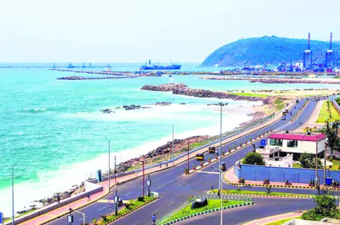 నగర అభివృద్ధిపై శ్రద్ధ ఏదీ? 