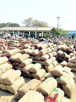 సరుకు భళా.. ధర డీలా!