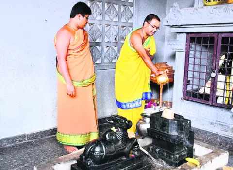 అభిషేక ప్రియుడికి  శత రుద్రాభిషేకం
